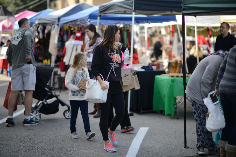 Mom & daughter at vendors