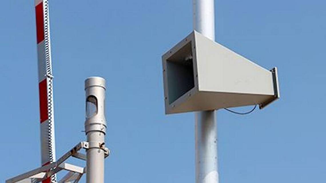 wayside horn mounted at rail track image